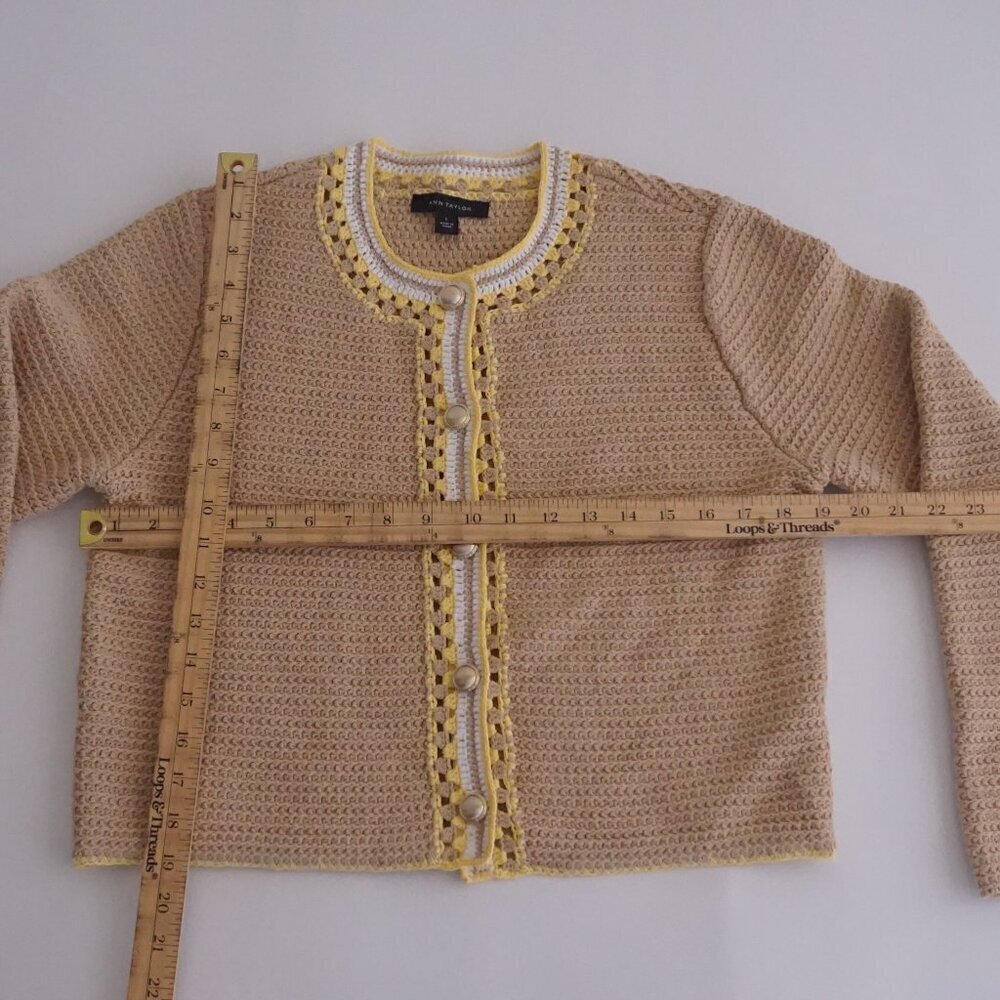 Ann Taylor Beige Crochet Trim 100% Cotton Button Cropped Cardigan Jacket L - Picture 4 of 9